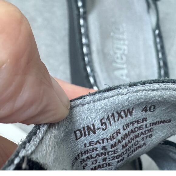 Alegria Slides Sandals Black Embossed Leather Size 40 Adjustable Straps - Picture 2 of 5